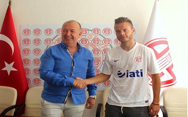 dejan lazarevic.jpg