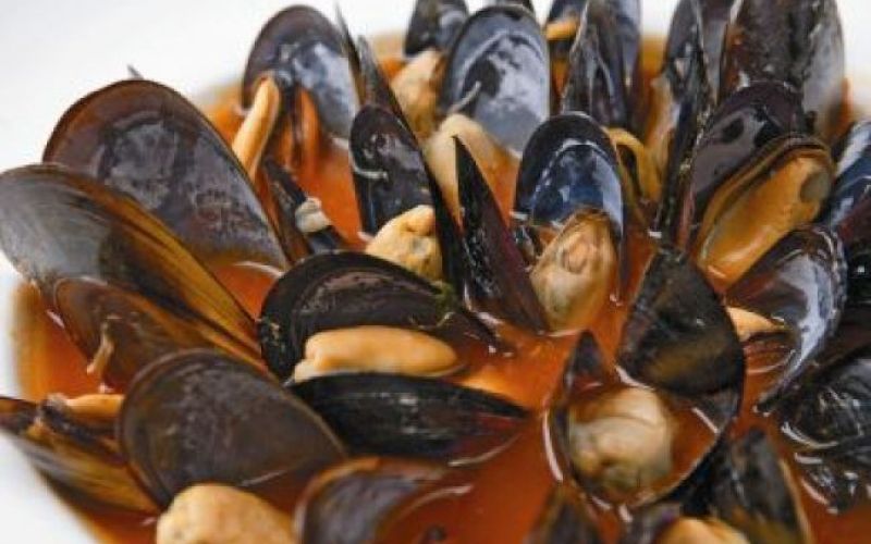 Školjke v paradižnikovi buzari