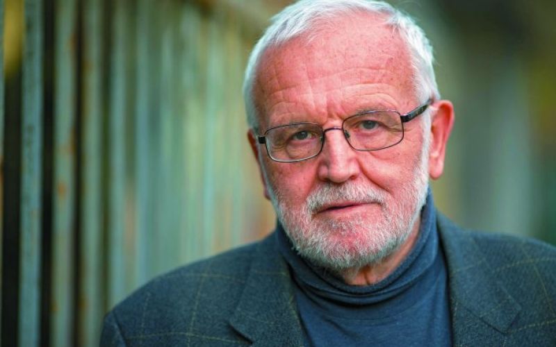 Dr. Jože Mencinger s peticijo nad privatizacijo