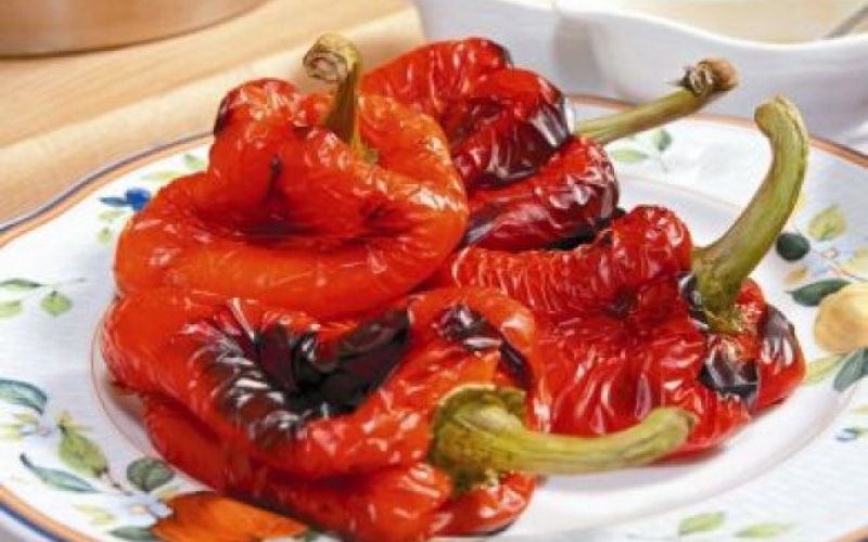 Pečena paprika s česnom