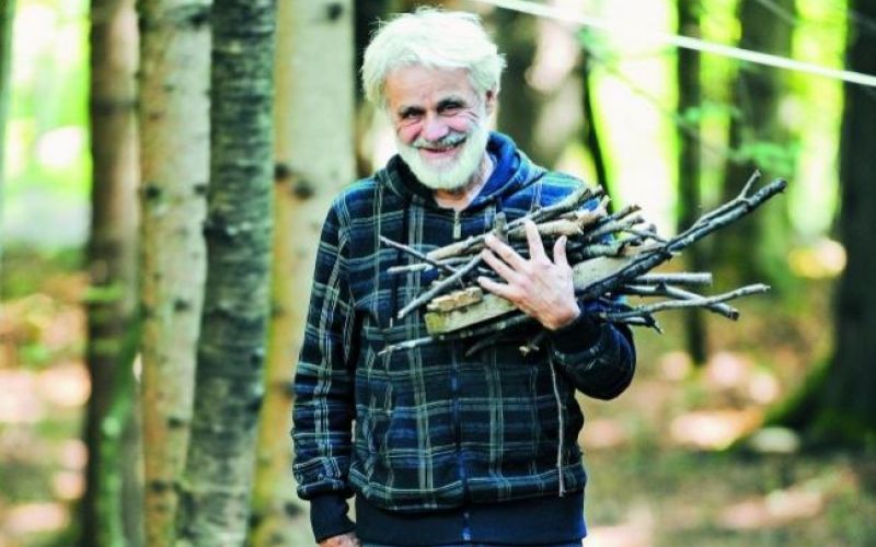 Avguštin Knafelj, mož, ki živi v gozdu