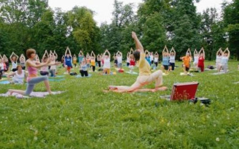 Joga v parkih