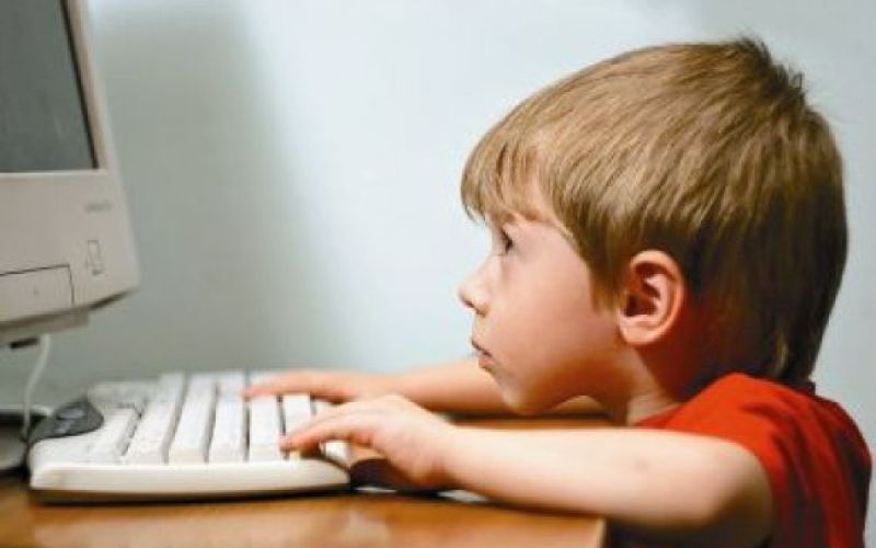 Zavarujte otroke pred spletno pornografijo