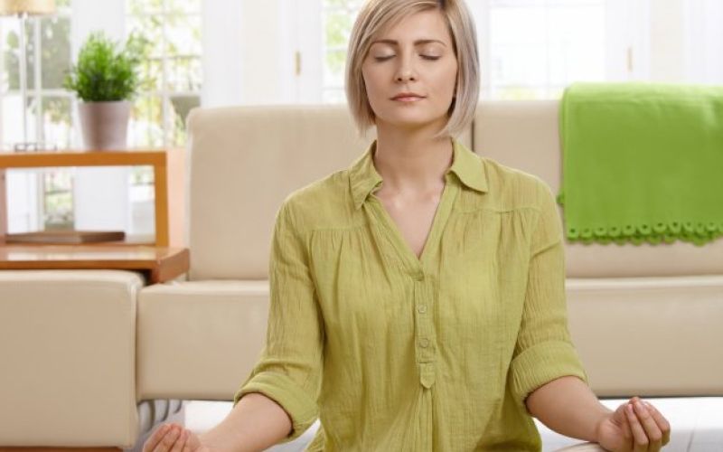 Meditacija v dnevni sobi 
