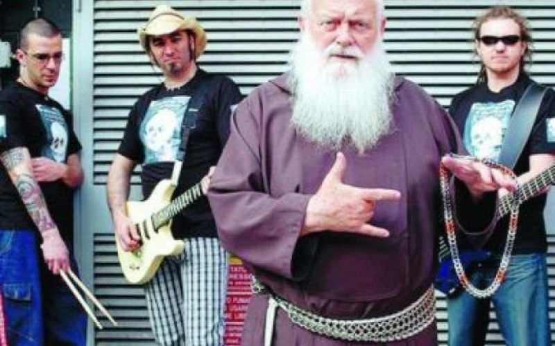 Video: heavy metal duhovnik