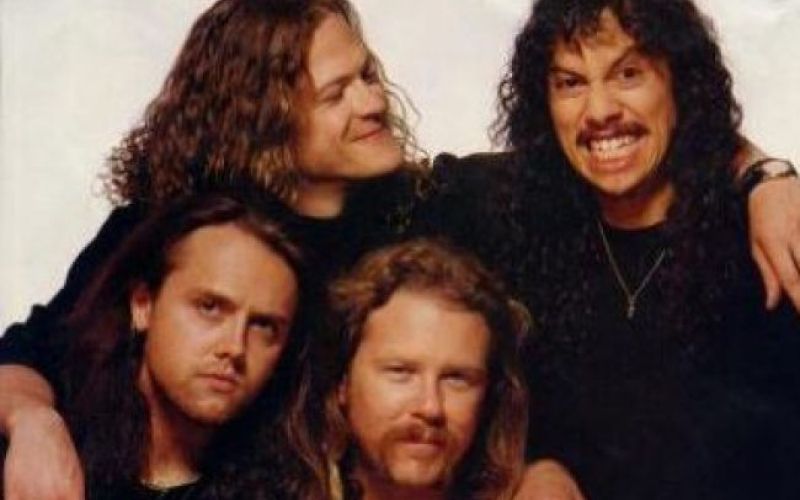 Črni album ostaja prodajna pošast