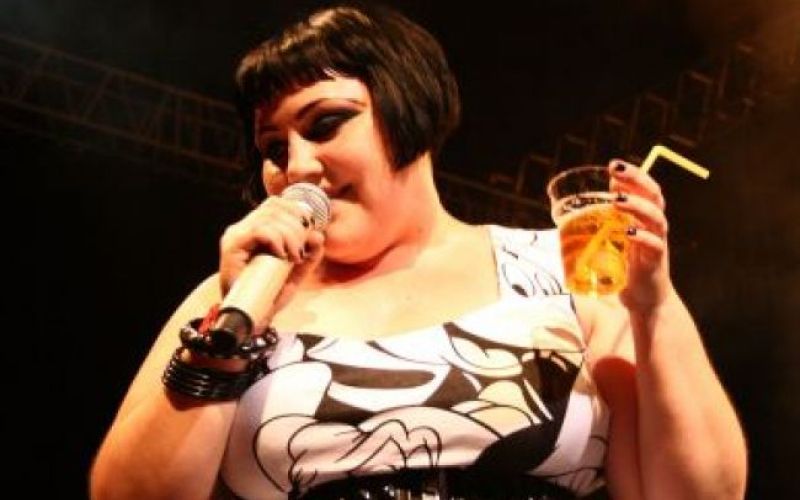 Video: gejevski božič z Gossip