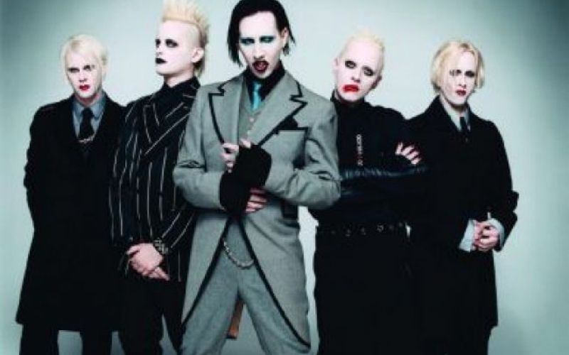 Mansona vrgli z založbe