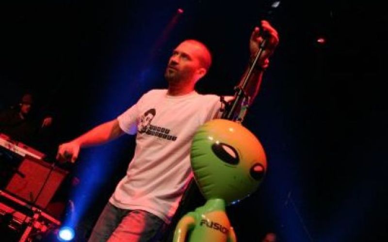 Video: Ali En na levi sceni