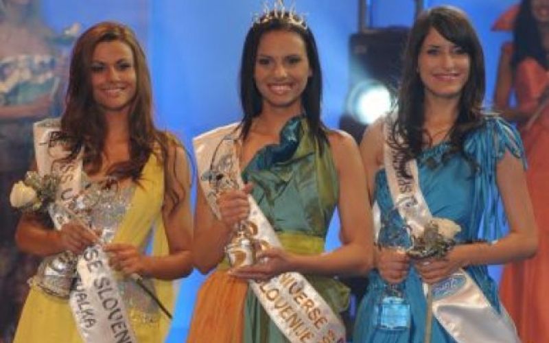 Bolj lepa kot pametna!