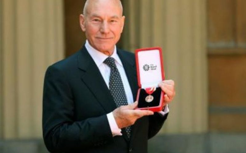 Vitez Patrick Stewart
