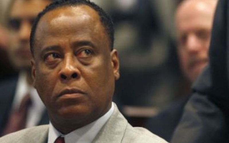 Jacksonov zdravnik pred sodnikom