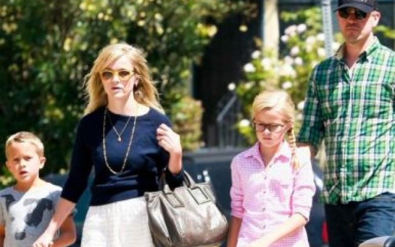 Reese se je poročila