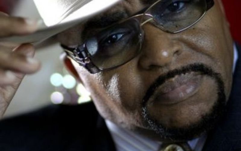 Kralj soula umrl na letališču