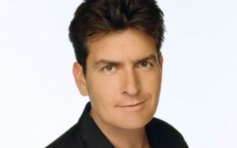 Sheen napadel ženo z nožem?