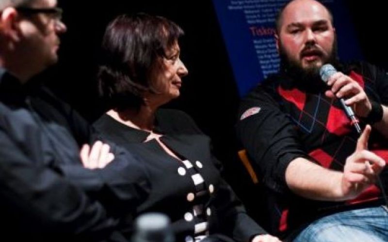 Manca izdala knjigo s homoseksualci