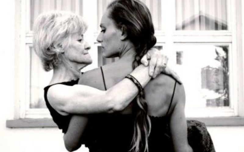 Mati in hči skupaj na odru