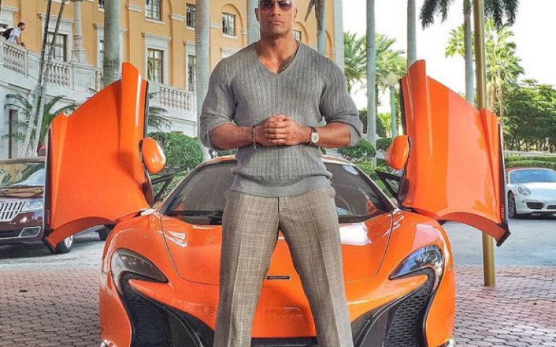 Mišice, kravata in gora zelencev