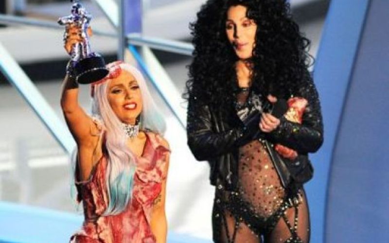 Gaga v romanci z 8 astronavti