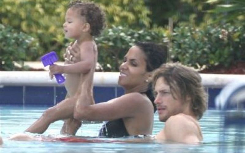 Halle ne verjame v ljubezen za vse čase