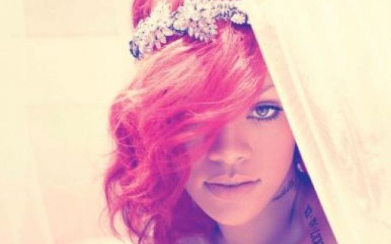 Rihanna kot Elvis