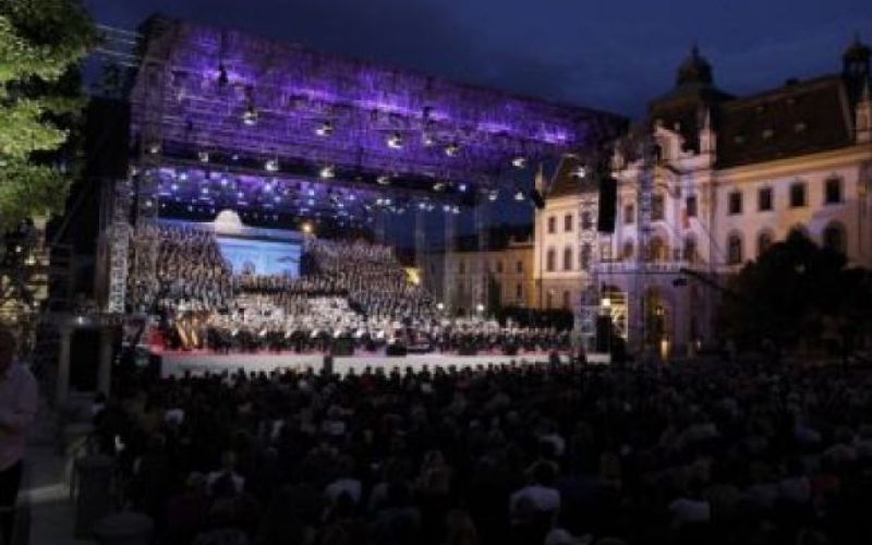 Poletna noč podarja vstopnici