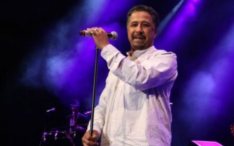 Video: Khaled ovil Križanke v arabsko tančico