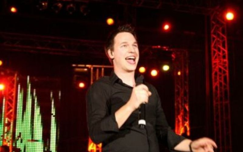 Video: Začutite Phila Collinsa