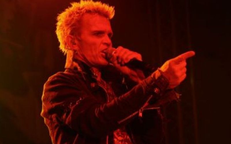 Video: Billy Idol zgoraj brez!
