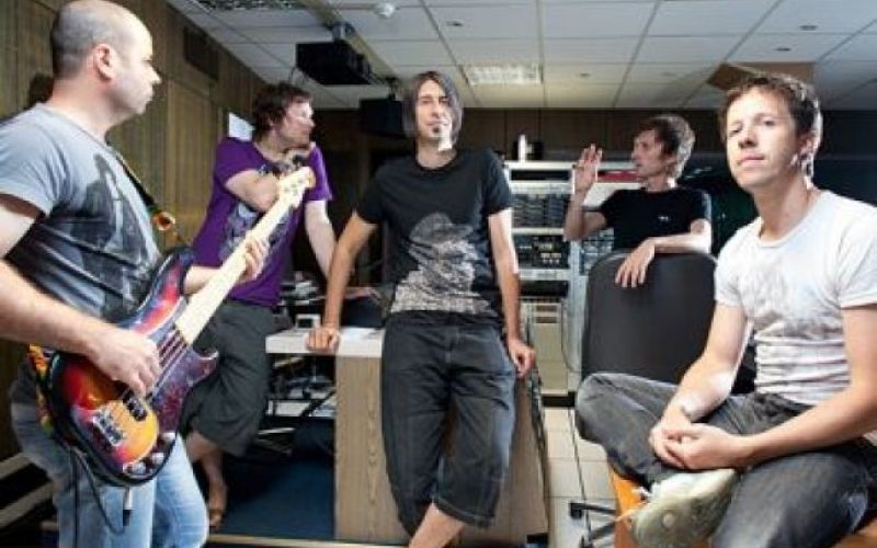 Dve desetletji mrtvih pesnikov