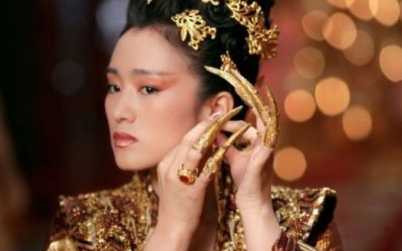 Gong Li presedlala na angleščino