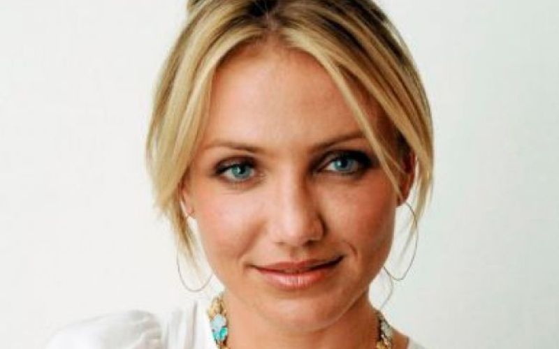 Nič več prismuknjena blondinka