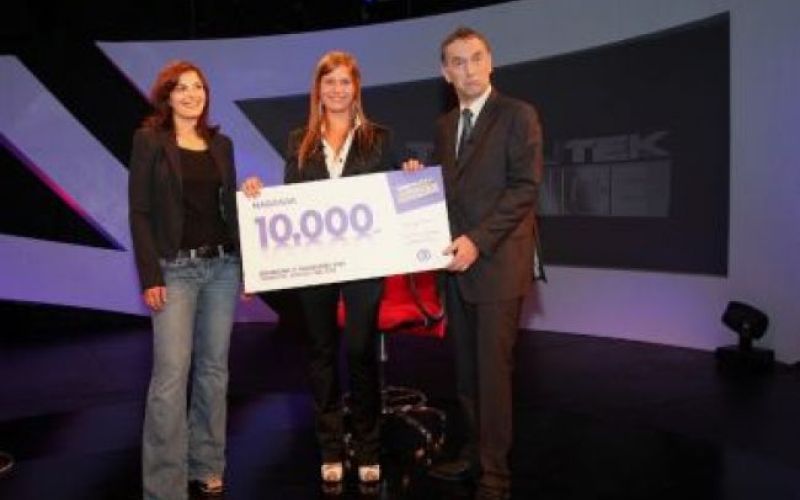 Zaradi Resnice ob službo?