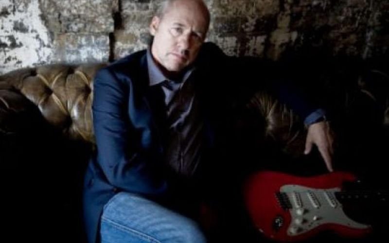 Zaigrajte z Markom Knopflerjem