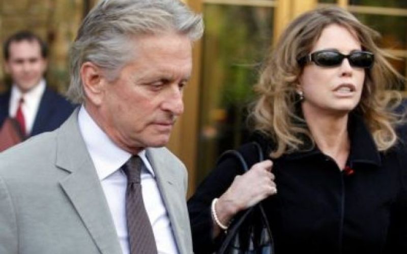 Douglasu po raku grozi še bivša