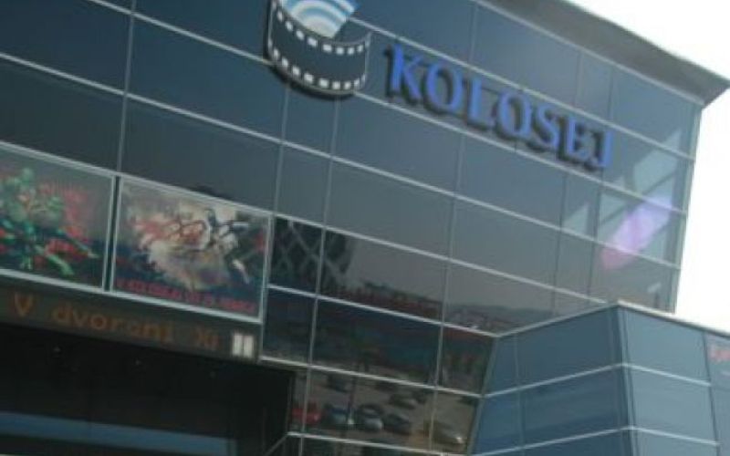 Distributerji in Kolosej brusijo nože