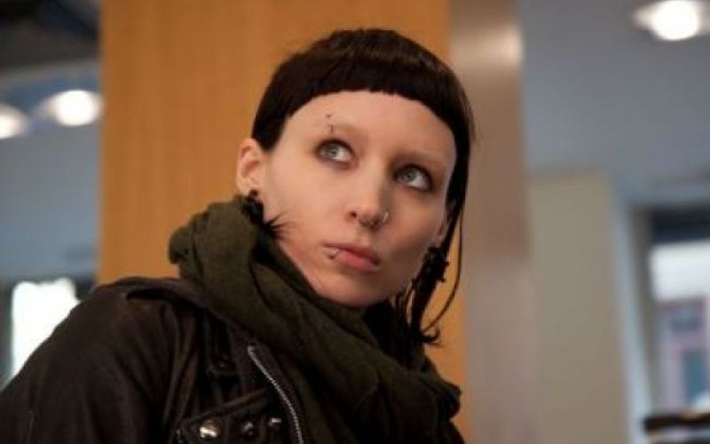 Dekle z zmajskim tatujem (2011)