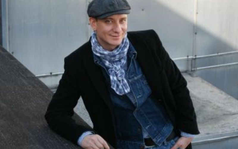 Uroš Smolej sugarira