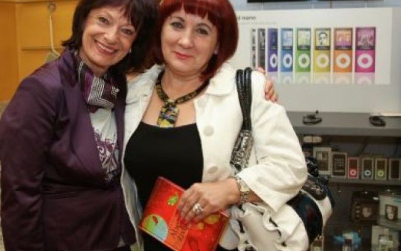 Video: Kaj berejo znani Slovenci?