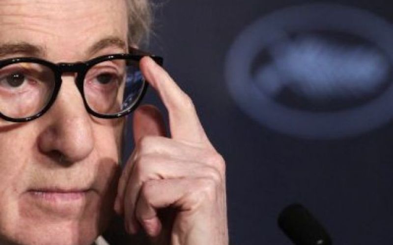 Woody izrezal Carlo Bruni