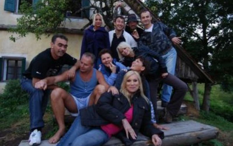 Prihaja Kmetija slavnih