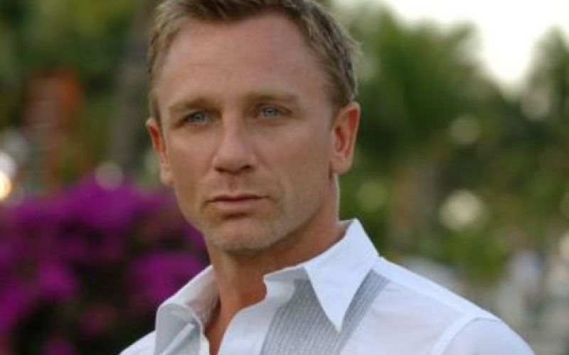 Bond z zmajskim tatujem