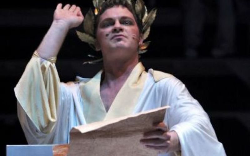 Zrnec kot pojoči Neron