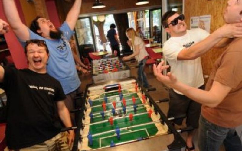 Nogometni stand up: s polko nad Angleže!