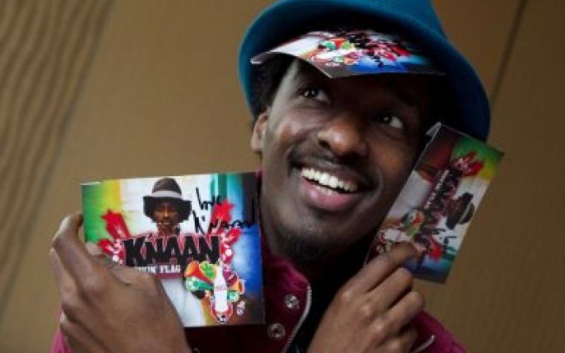 Knaan podarja dva albuma