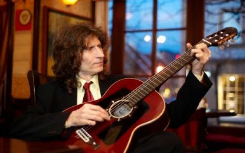 Se Adi Smolar res ločuje?