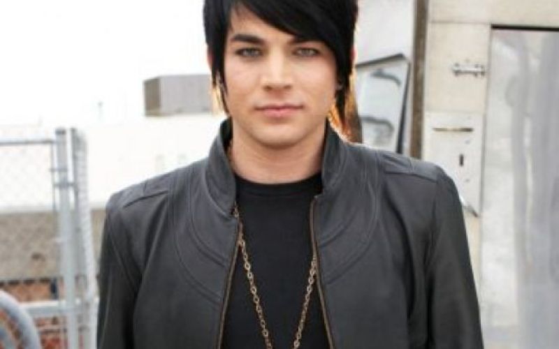 Video: Je to pevec Queen?