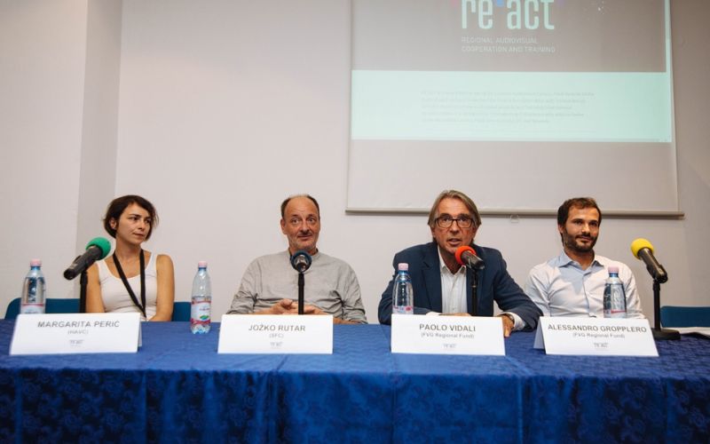 fsf okrogla miza.jpg