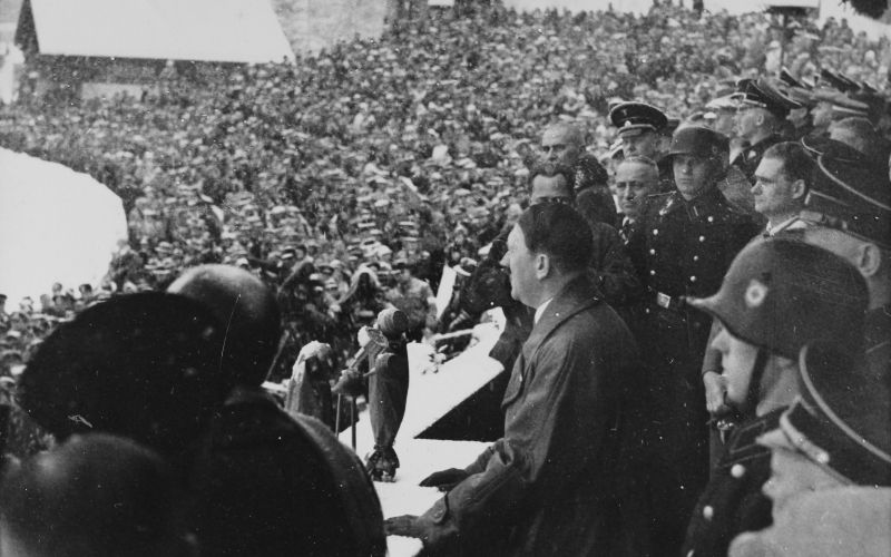 130-28-29-hitler glavna.jpg