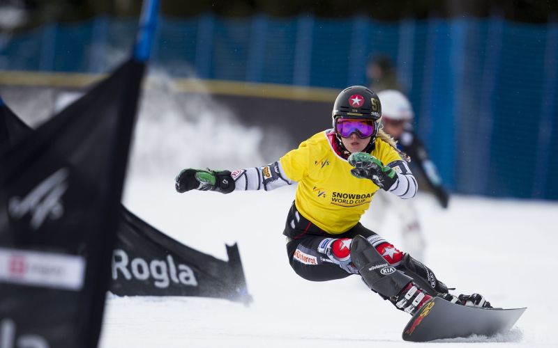 145-18-ledecka snowboard pm.jpg